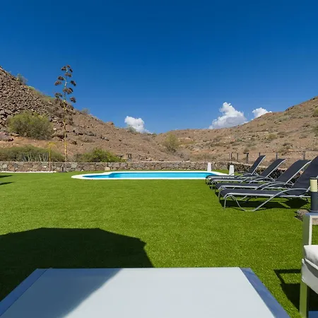 Salobre Private Pool Overlooking To The Golf Course- Pet Friendly בקתה